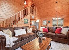 Luxurious 5br Retreat Blue Ridge/ Pets/Private Hot Tub/Game Room/Fire Pit - Blue Ridge - Living room