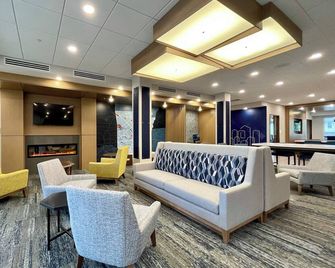 Holiday Inn Express & Suites Ft. Smith - Airport By IHG - Fort Smith - Oleskelutila