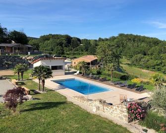 L'Ecrin du Breuil-Chalet Le Joyau et L'Opale -Private pool Jacuzzi Pétanque - Guéret - Zwembad