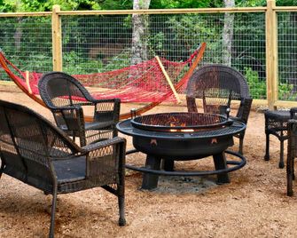 Texas Safari Tent Rental, Perfect for Escapes to Nature in Cibolo - Marion - Patio