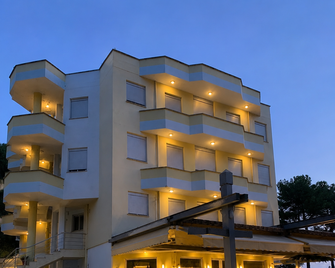 Hotel Garden Albania - Golem - Building