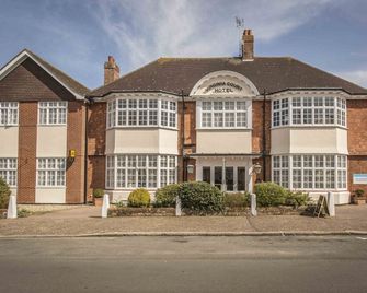 Virginia Court Hotel - Cromer - Building