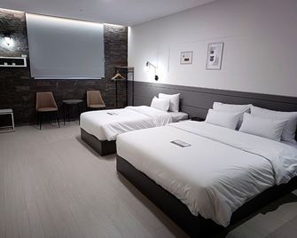 Hi& Hotel - Pyeongtaek - Habitación