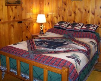 Burntside Lake Cabin Complex Available For Rent In A Very Beautiful Quiet Location - Ely - Bedroom