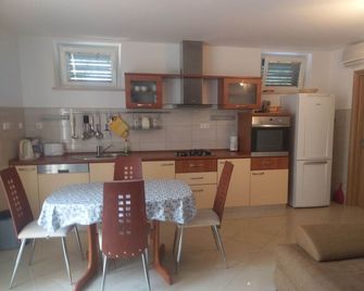 Apartment Lucija - Betina - Kitchen