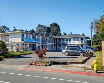 2 Full Beds | Micfridge - Arcata - Gebäude