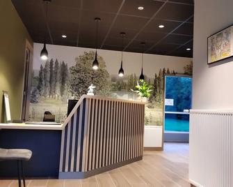 Relais Saint Michel - Villegusien-le-Lac - Front desk
