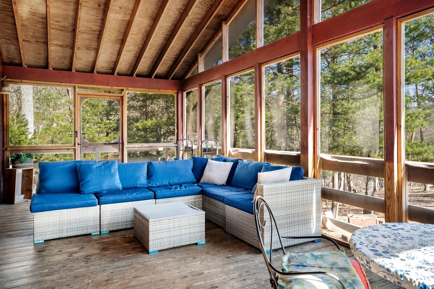 Cabin w hot tub & kayaks by river