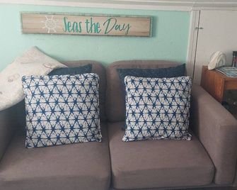 Secluded-Entire 2nd floor Suite with Private Bath - Barnstable - Living room