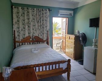 Pal's on the beach - Dangriga, Belize - Dangriga - Bedroom