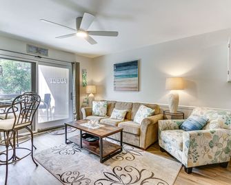 Hilton Head Island Condo w/ Coligny Beach Access! - Hilton Head Island - Pokój dzienny