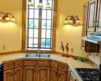 Chateau Cheval- La Maison - Titusville - Kitchen