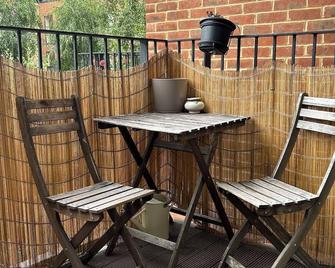 Modern and Cozy 2 bed Apartment - in the Heart of Brixton - London - Balcony