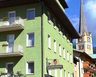 Triple room with shower or bath Bathroom, toilet - Friedrichsburg - Bad Hofgastein - Building