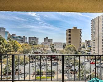 1 Block to Ocean Shore Condo in Myrtle Beach! - Myrtle Beach - Balkon