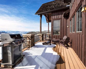 Stunning views from this 5 bedroom home on 8 acres, sleeps 12 - Carbondale - Balcony