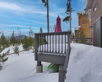 Hike and Ski Grand Lake Cabin with Mtn-View Deck - Grand Lake - Balcony