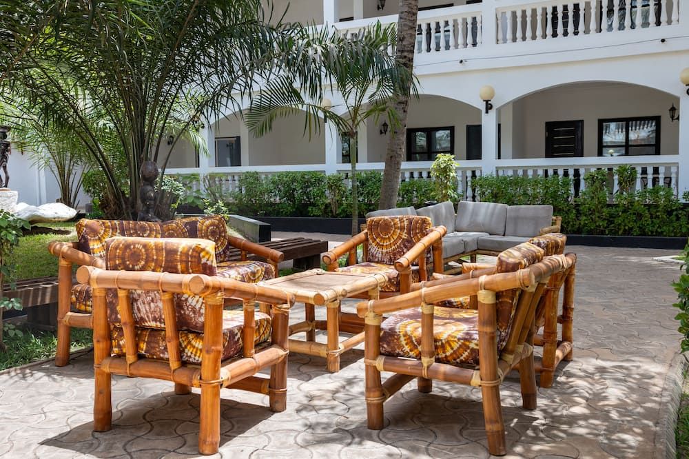 Sarges Hotel - Serrekunda - Patio
