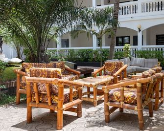 Sarges Hotel - Serrekunda - Patio