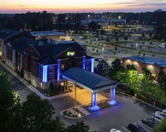 Holiday Inn Express & Suites Williamsburg By IHG - Williamsburg - Bygning