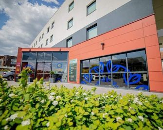 Oneloft Hotel - Оберне - Будівля