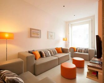 Porto Lounge Hostel & Guesthouse by Host Wise - Porto - Living room