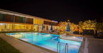 Hotel Zeytin Bahcesi - İznik - Pool