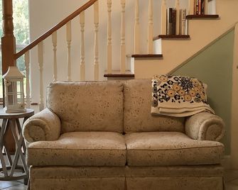 Azalea Farmhouse - Citra - Living room