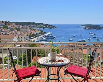 Apartments and Rooms Bonkan Hvar - Hvar - Balcón