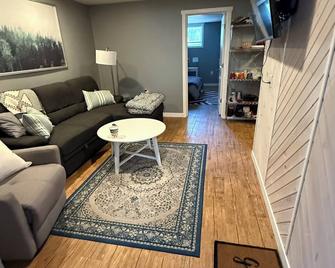 The Whispering Cedar - Valemount - Living room