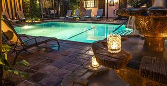โรงแรมแคลิฟอร์เนีย - ปาล์มสปริงส์ - สระว่ายน้ำ