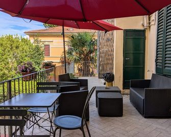 Hotel Soggiorno Athena - פיזה - מרפסת