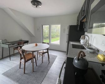 Beautiful, well-appointed, 1-bedroom apt with gorgeous views - Cornwall - Dining room