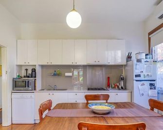Belton Apartments-Hedge Cottage - Hobart - Kuchnia