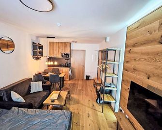 Beautiful apartment for 3 people with WIFI, TV and panoramic view - Dvůr Králové nad Labem - Living room