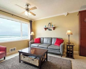 Updated Top Floor Beachfront Suite - Pool and Sauna - Sleeps 4 - Lincoln City - Stue