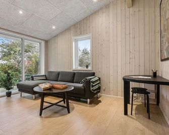 Awesome Home in Loegstoer With Wifi - Løgstør - Sala de estar