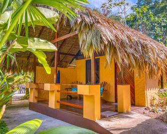 Caribe Town Bungalows - Puerto Viejo de Talamanca - Patio