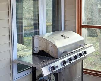 Family and small dogs friendly. Close to interstate, 15 minutes from Nashville - Hendersonville - Outdoors view
