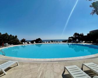 كاسا ليلي باي واندرفول إيتالي - بورتو سيرفو - حوض السباحة