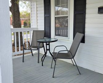 Charming 2-bedroom house in Cheraw with AC - Cheraw - Balcony