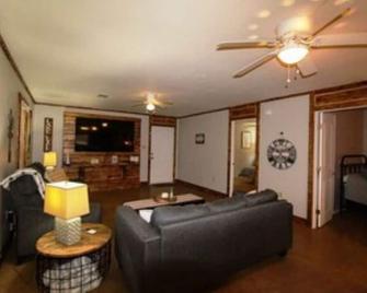 The Front Porch 2 Br 2bath Sleeps 6 Toledo Bend Lake - Many - Living room