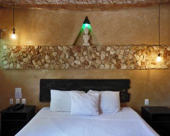 Habitaciones Colonial Zaci - ויאדוליד - חדר שינה