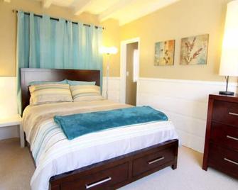 Blocks To The Beach! Ocean Beach Oasis! - San Diego - Bedroom