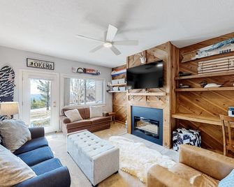 Ski-In/Out Condo with Mountain Views, and Washer/Dryer - Ludlow - Huiskamer