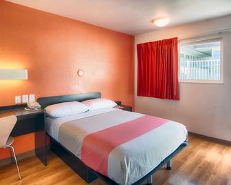 Motel 6 Mammoth Lakes - Mammoth Lakes - Bedroom