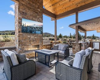 Two Saddle Estate | Brasada Ranch | 5200 Sf! - Powell Butte - Balcony