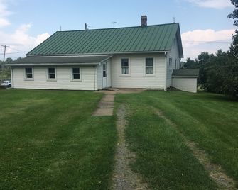Farm guesthouse open for football, graduation and other short-term rentals - Ramblewood