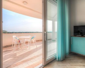 Milena Suite Apartments - الغيرو - شرفة