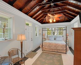 Cottage Located On The Patuxent River! - Prince Frederick - Schlafzimmer
